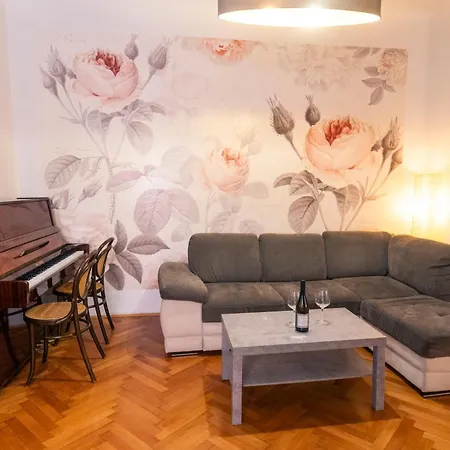 Galerija Rosa Centifolia