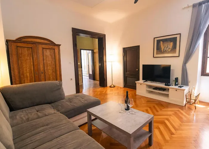 Galerija Rosa Centifolia Апартаменти *